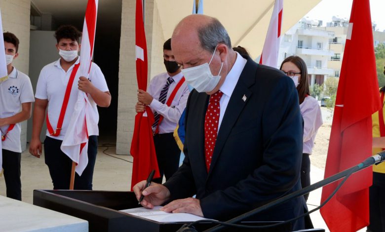 20 Temmuz dolayısıyla Denktaş’ın Anıt Mezarı’nda tören düzenlendi 20 Temmuz dolayısıyla Denktaş’ın Anıt Mezarı’nda tören düzenlendi