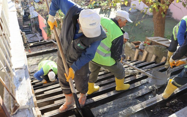 Kocaeli İzmit’te ulaşım için merdiven Kocaeli İzmit’te ulaşım için merdiven