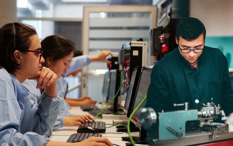 Bakan Özer: “Aradığım elemanı bulamıyorum mazereti olmayacak” Bakan Özer: “Aradığım elemanı bulamıyorum mazereti olmayacak”