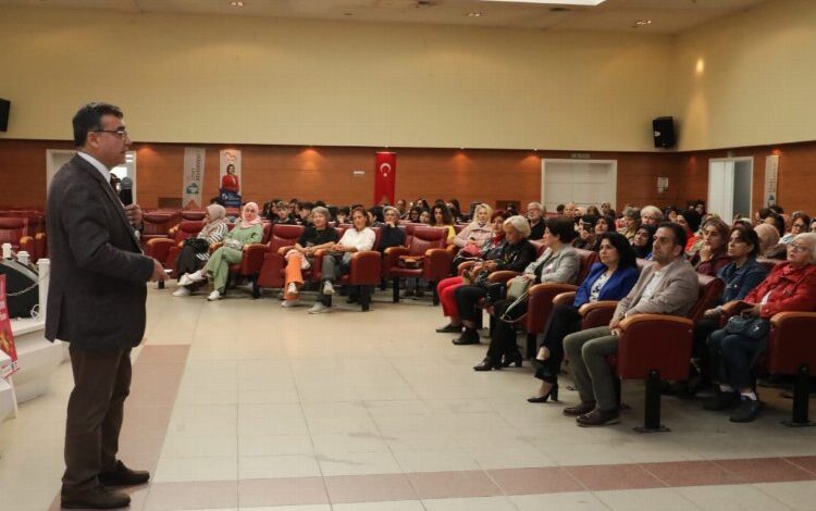 İzmit’te meme kanseri farkındalık semineri İzmit’te meme kanseri farkındalık semineri