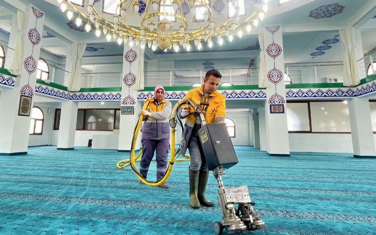 İzmir Aliağa’da ibadethanelerde temizlik