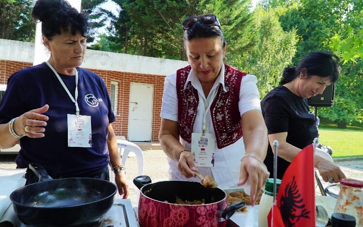 Uluslararası dansçılar Bursa’da bu kez mutfakta ter döktü Uluslararası dansçılar Bursa’da bu kez mutfakta ter döktü