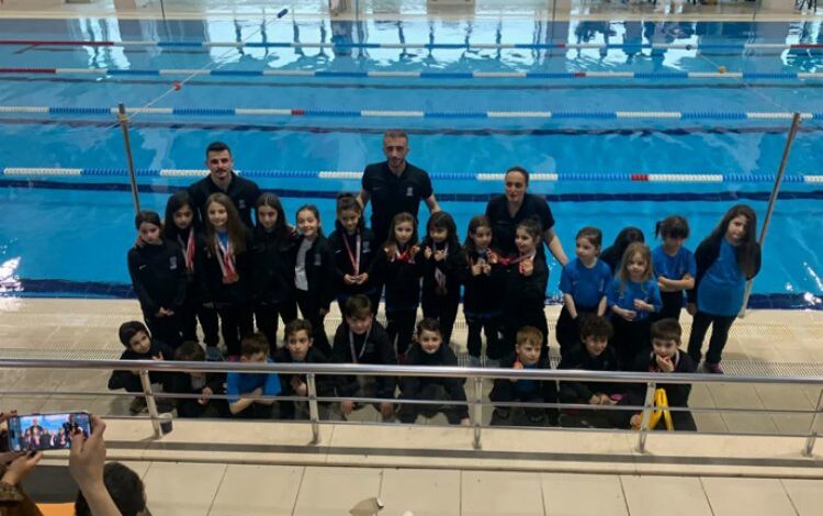 Silivri Yüzme Akademisi öğrencileri başarıya doymuyor