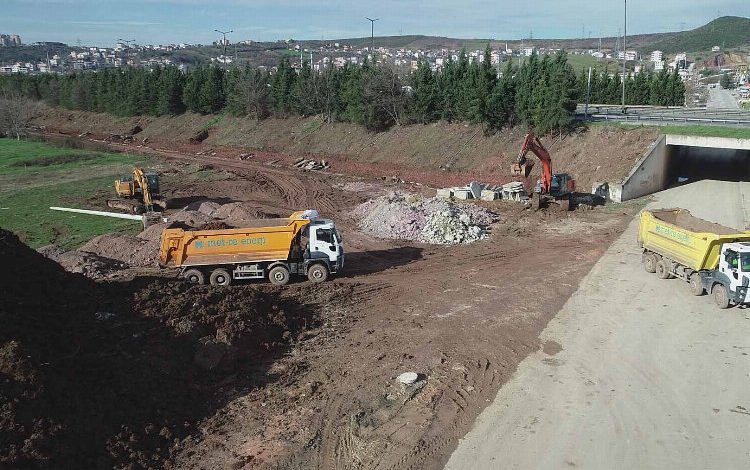 Kocaeli Alikahya Stadyum bağlantı yolunda ilk kazma vuruldu Kocaeli Alikahya Stadyum bağlantı yolunda ilk kazma vuruldu