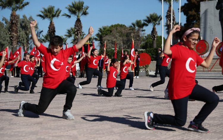 İzmir Aliağa’da Cumhuriyet coşkusu İzmir Aliağa’da Cumhuriyet coşkusu