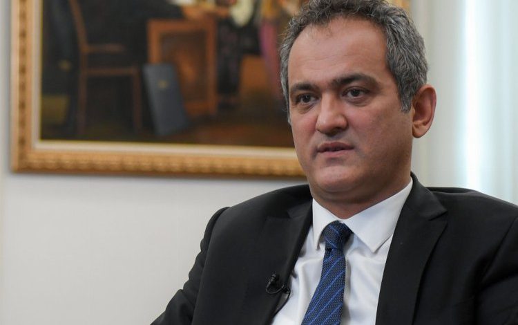 Bakan Özer, istihdam garantili eğitimin detaylarını paylaştı Bakan Özer, istihdam garantili eğitimin detaylarını paylaştı