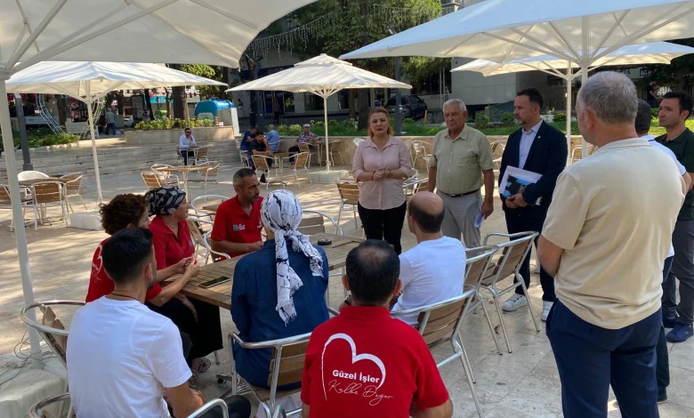 Başkan Hürriyet, Gülümse Kafe personeliyle bir araya geldi Başkan Hürriyet, Gülümse Kafe personeliyle bir araya geldi