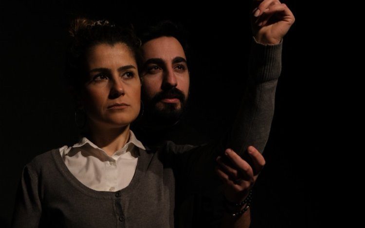 ‘6 Üstü Tiyatro’ ilk oyununu sahneledi ‘6 Üstü Tiyatro’ ilk oyununu sahneledi