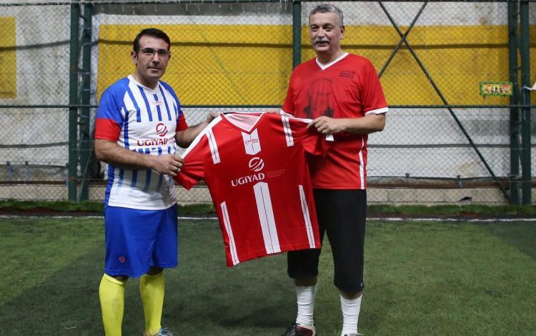 Başkan Güvenç gazetecilerle beraber ter döktü Başkan Güvenç gazetecilerle beraber ter döktü