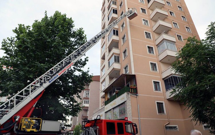 Kayseri Talas’ta arılar oğul verdi Kayseri Talas’ta arılar oğul verdi