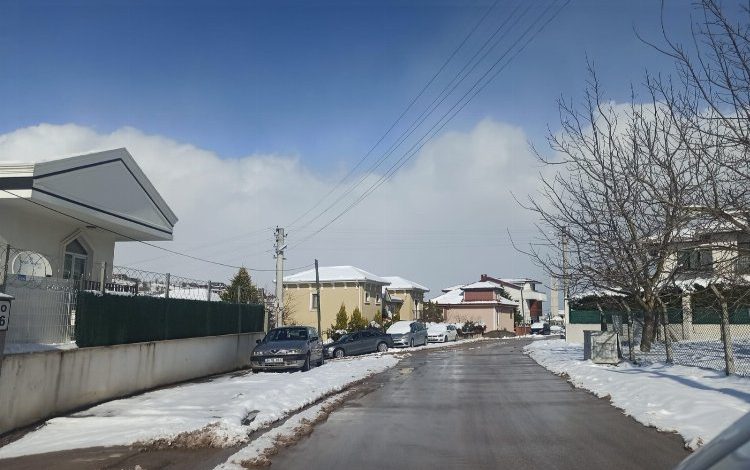 İzmit Belediyesinin kar timi kapalı cadde ve sokak bırakmadı İzmit Belediyesinin kar timi kapalı cadde ve sokak bırakmadı