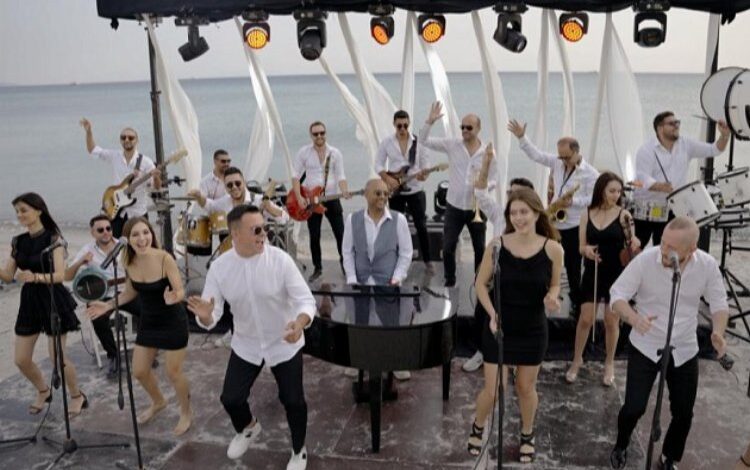 İzmir’de çim konserleri başlıyor İzmir’de çim konserleri başlıyor