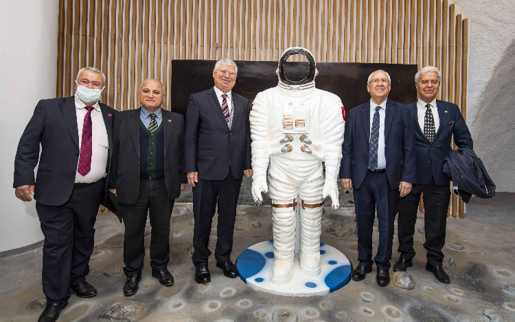 Uzay ve Havacılık Sergisi Nasreddin Hoca’da açıldı Uzay ve Havacılık Sergisi Nasreddin Hoca’da açıldı