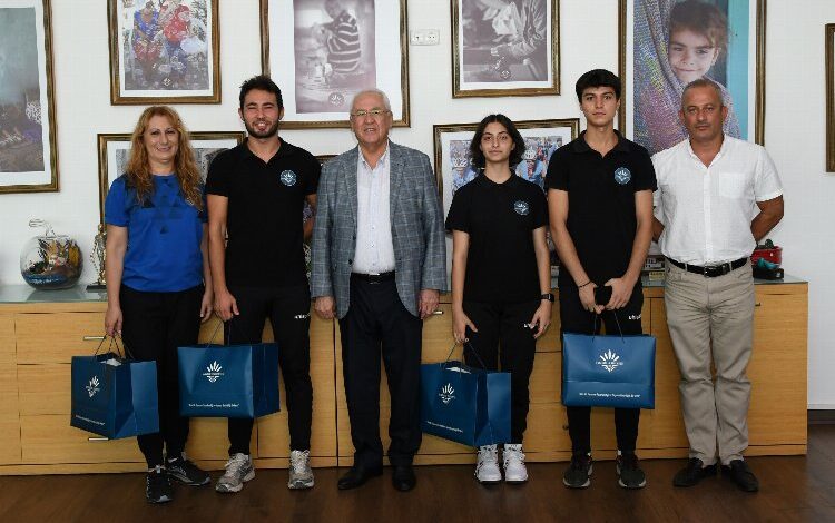 Başkan Selvitopu başarılı sporcuları kutladı