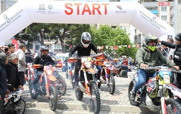 Türkiye Enduro ve ATV Şampiyonası Bergama’da start aldı Türkiye Enduro ve ATV Şampiyonası Bergama’da start aldı