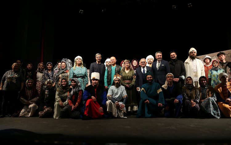 Memduh Büyükkılıç’tan tiyatro mesaisi