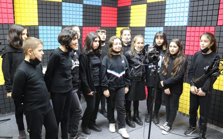 Kocaeli İzmit Sanat Akademisi Çenesuyu  Ortaokulu korosuna ev sahipliği yaptı