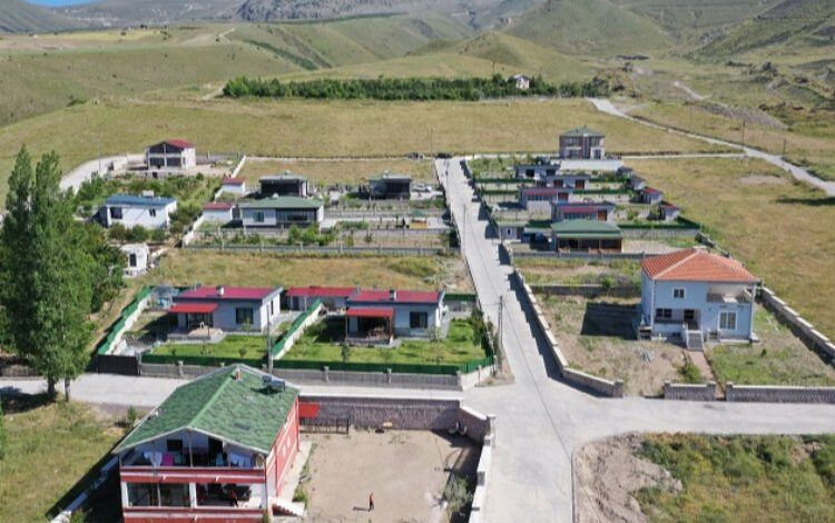 Kayseri Hacılar’da yollara kilit parke