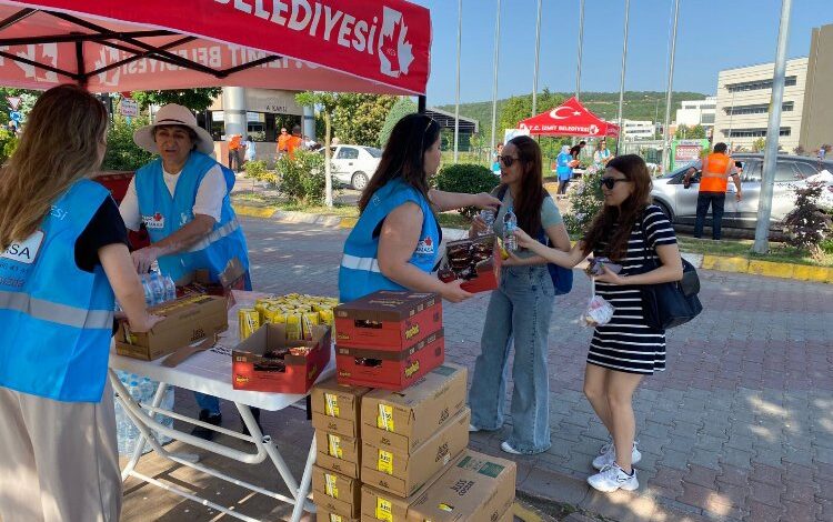 İzmit KPSS’de adayları yalnız bırakmadı İzmit KPSS’de adayları yalnız bırakmadı