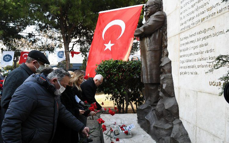 İzmir Karabağlar Uğur Mumcu’yu özlemle andı
