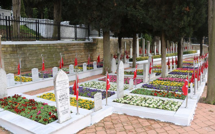 Kocaeli Büyükşehir şehitliğe sahip çıkıyor