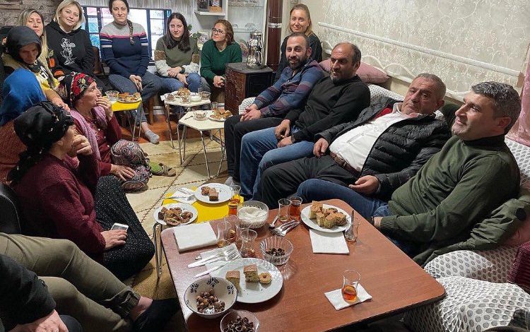 CHP Hopa’da ev ziyaretlerine devam ediyor CHP Hopa’da ev ziyaretlerine devam ediyor