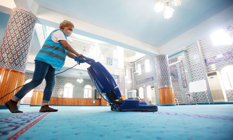 Karabağlar’da camilerde bayram temizliği Karabağlar’da camilerde bayram temizliği