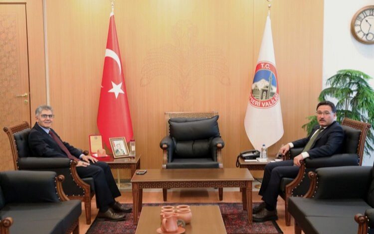 Niğde Valisi’nden mevkidaşı Gökmen Çiçek’e ziyaret Niğde Valisi’nden mevkidaşı Gökmen Çiçek’e ziyaret