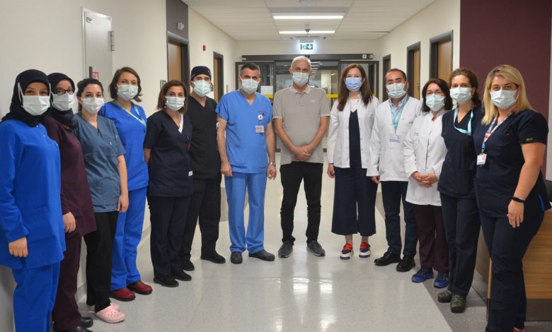 COVID-19’la gelişen akciğer yetmezliğinden ECMO tedavisiyle kurtuldu COVID-19’la gelişen akciğer yetmezliğinden ECMO tedavisiyle kurtuldu
