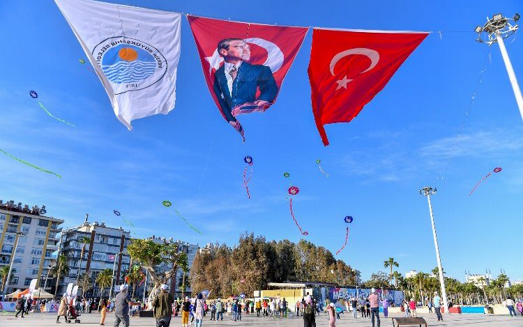 Gökyüzü rengarenk oldu