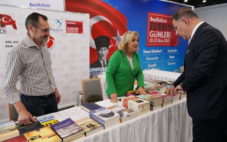 İstanbul Beylikdüzü’nde edebiyat günleri İstanbul Beylikdüzü’nde edebiyat günleri