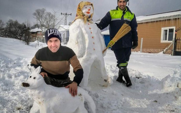 Bilecik’te kardan yaptıkları teyze ve köpeği şaşırttı