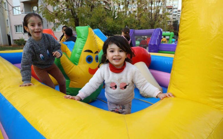 Antalya Döşemealtı’nda çocuklar şenlikte eğlendi