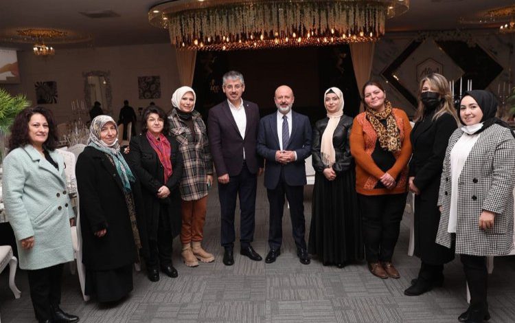 Kayseri Kocasinan’da projelerini mahalle başkanlarına anlattı