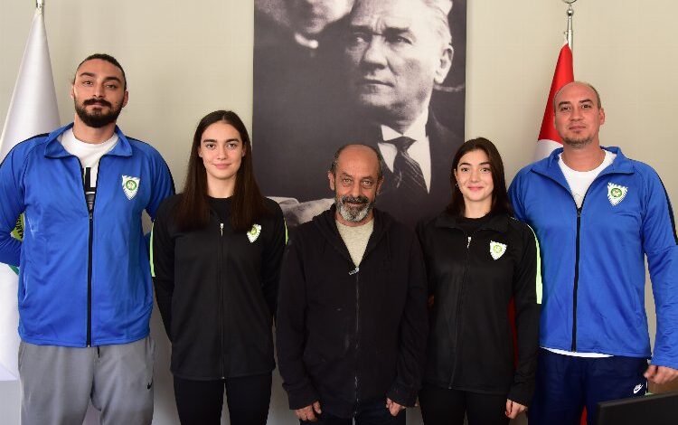 Manisalı sporcular başarılı kulaçlarıyla ‘yıldız’ oldular