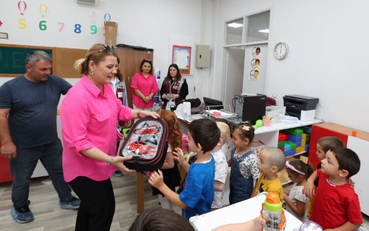 İzmitli miniklerin eğitimine kırtasiye ve çanta desteği