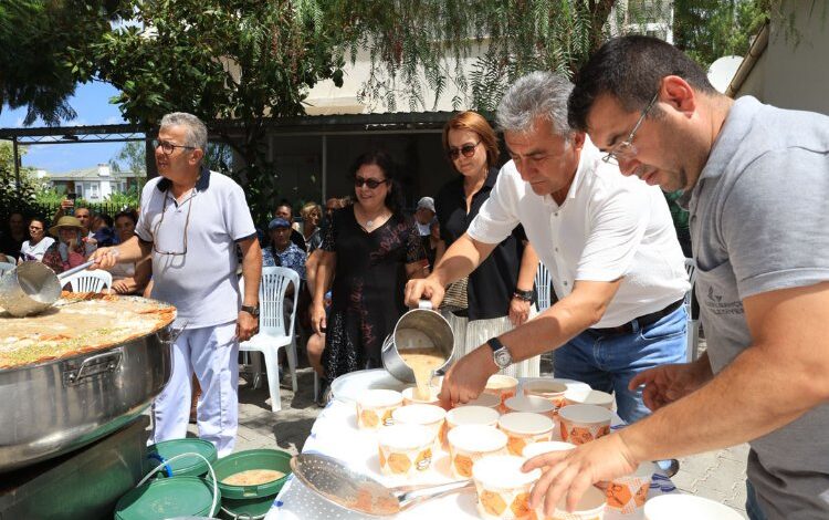 İzmir Güzelbahçe’de aşure bereketi İzmir Güzelbahçe’de aşure bereketi