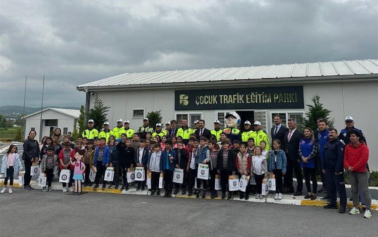 ‘Karayolu Trafik Haftası’ kutlanıyor ‘Karayolu Trafik Haftası’ kutlanıyor