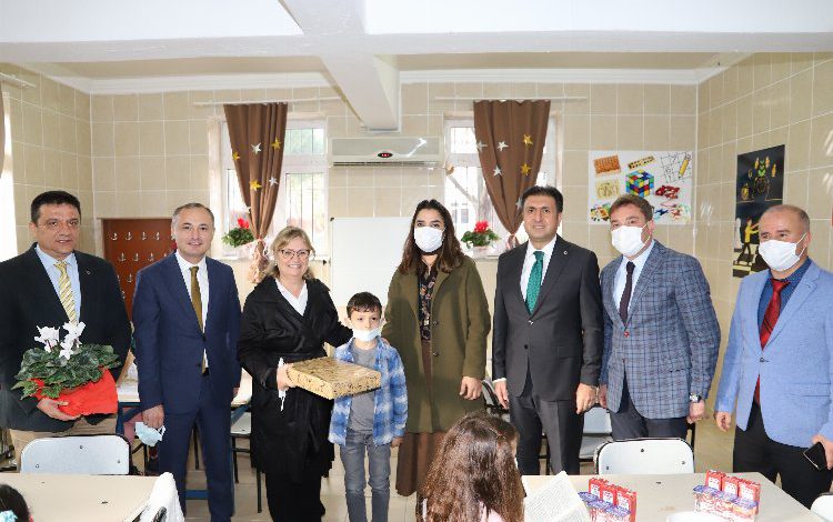 Bayındır Fatih İlkokulu öğrencisi İzmir birincisi oldu Bayındır Fatih İlkokulu öğrencisi İzmir birincisi oldu