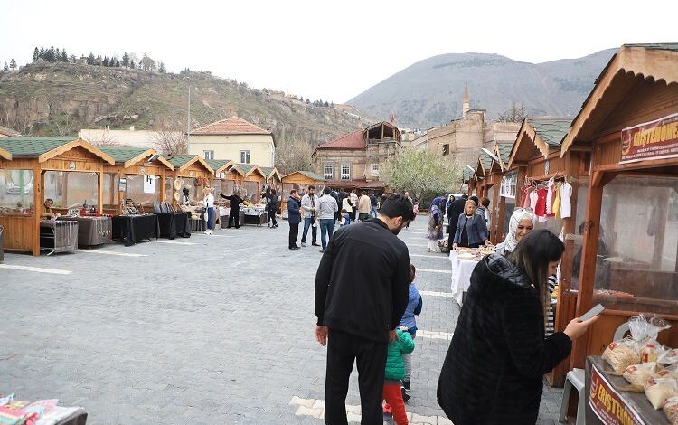 Maharetli Eller’e büyük ilgi