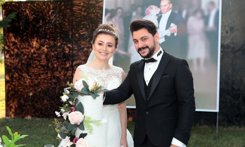 İzmitli çiftler, Atatürk’ün düğün fotoğrafı ile anılarını ölümsüzleştiriyor İzmitli çiftler, Atatürk’ün düğün fotoğrafı ile anılarını ölümsüzleştiriyor