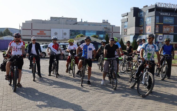 İzmit’te farkındalık oluşturan bisiklet turu İzmit’te farkındalık oluşturan bisiklet turu