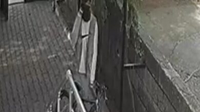 Bisiklet hırsızı kameralara yakalandı