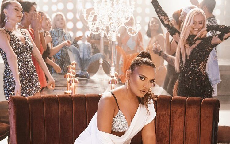 Demet Akalın ters köşe yaptı Demet Akalın ters köşe yaptı