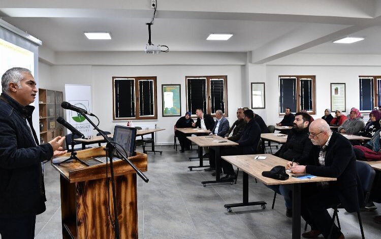 Bursa Osmangazi’de ‘Üzüm Yetiştiriciliği’ anlatıldı Bursa Osmangazi’de ‘Üzüm Yetiştiriciliği’ anlatıldı