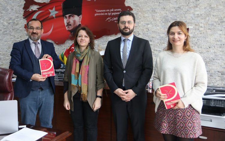 Bursa’da Dijital Çağı Anlama Seminerleri’nin bu haftaki konuğu Doç. Dr. Betül Önay Doğan Bursa’da Dijital Çağı Anlama Seminerleri’nin bu haftaki konuğu Doç. Dr. Betül Önay Doğan