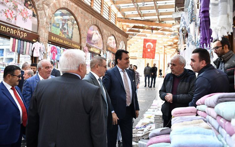Bursa Osmangazi’de Başkan Dündar ayın ilk mesaisine esnaflarla başladı