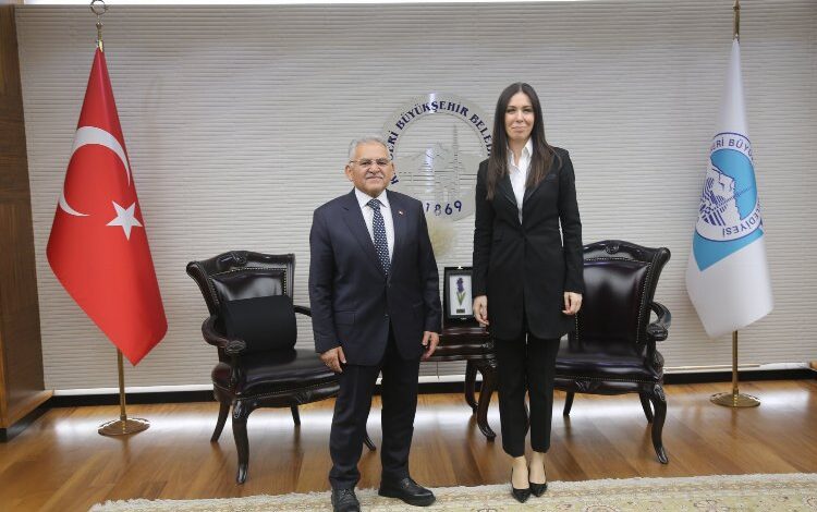 Çiğdem Karaaslan’dan Memduh Büyükkılıç’a ziyaret