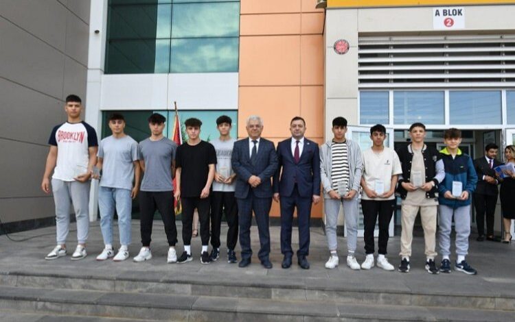 Kayseri OSB Teknik Koleji mezunlarını verdi Kayseri OSB Teknik Koleji mezunlarını verdi