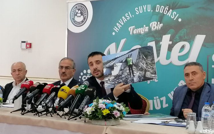 Bursa Kestel Belediye Başkanı: “SİT alanındaki kaçak yapılar yıkıldı” Bursa Kestel Belediye Başkanı: “SİT alanındaki kaçak yapılar yıkıldı”